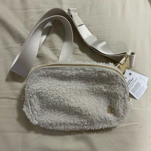 Lululemon NWT everywhere belt bag 1L fleece in white opal/gold